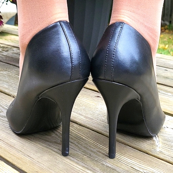 Steve Madden Leather Stilettos! Plain Black, Point Toe, 8.5 - Picture 9 of 13